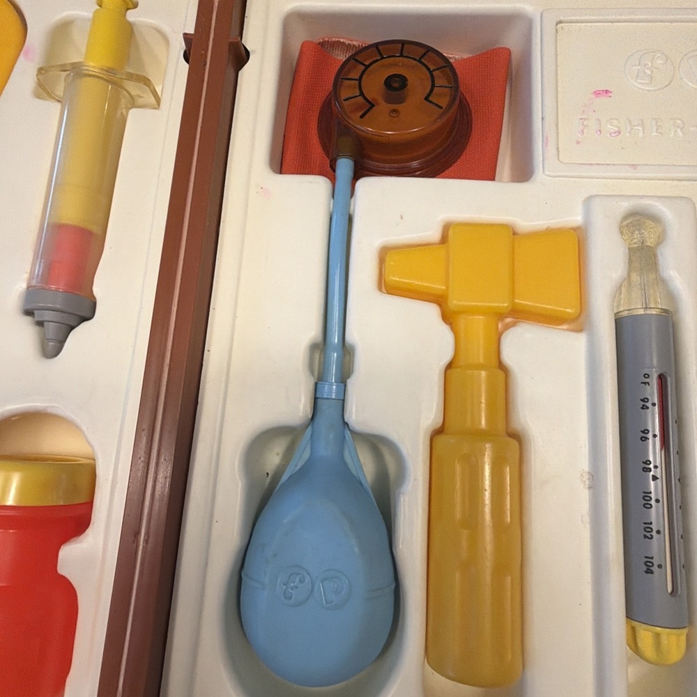 Fisher Price Medical Kit #936 "Complete" Good Condition Set ~ Vintage 1977 USA - Picture 11 of 14